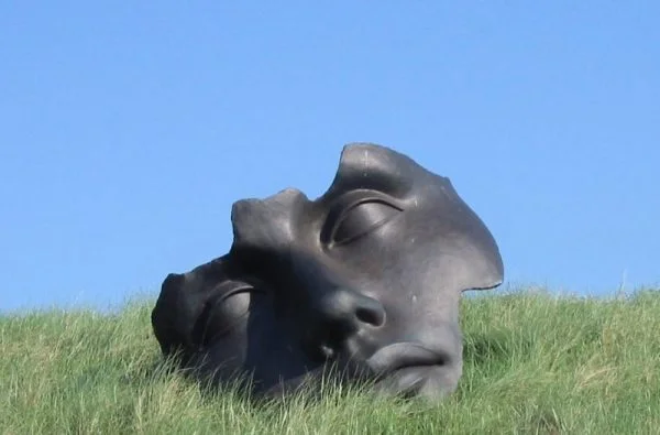 Beeld van Igor Mitoraj aan de Boulevard Beeld van Igor Mitoraj aan de Boulevard